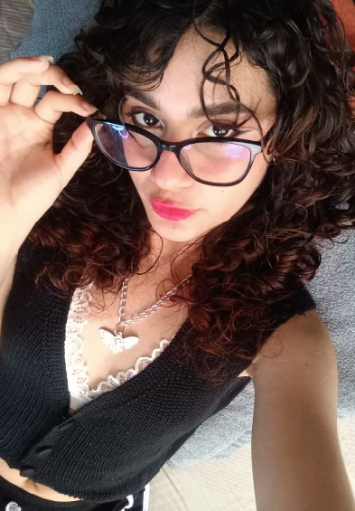 Priscila, on cam now